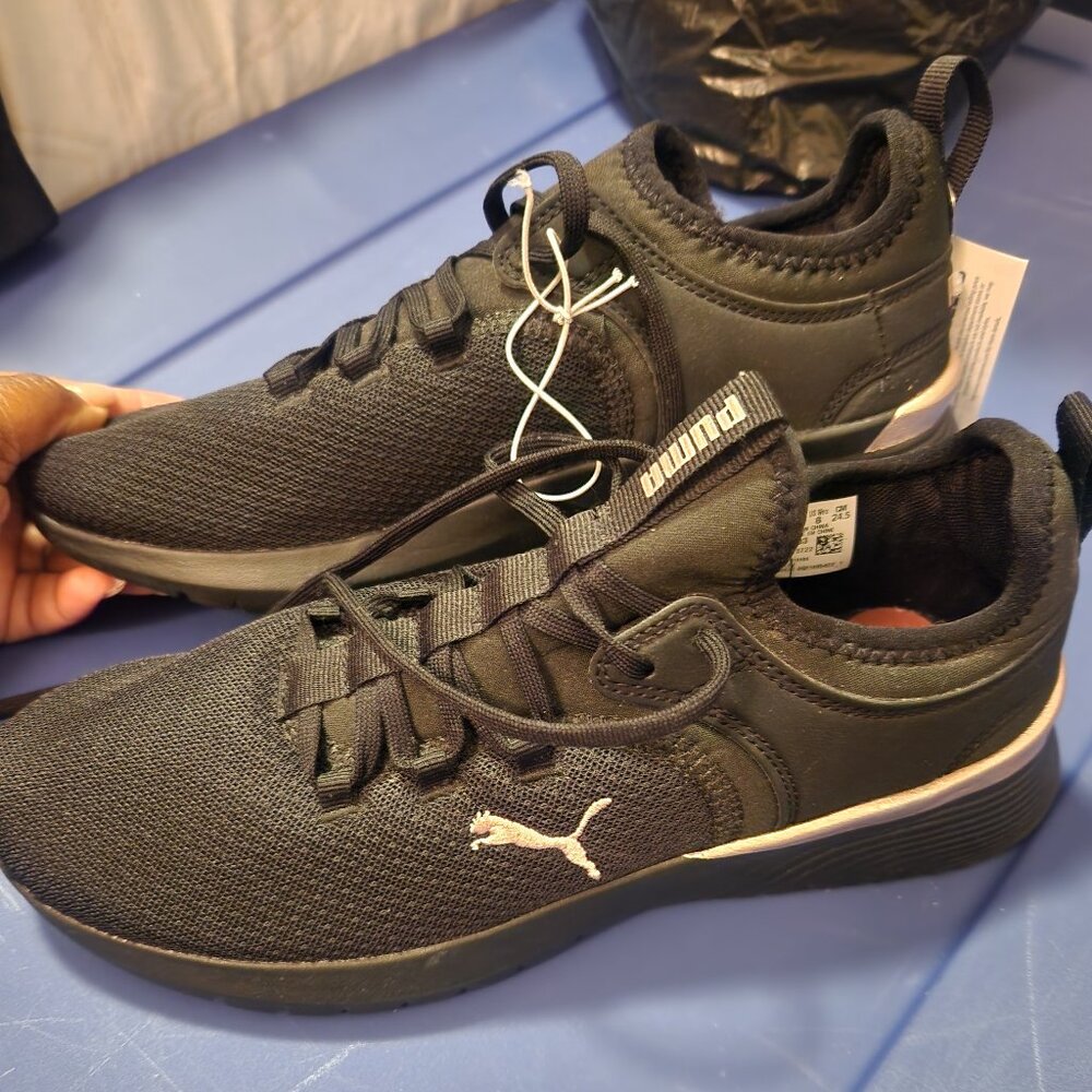 PUMA Sneakers